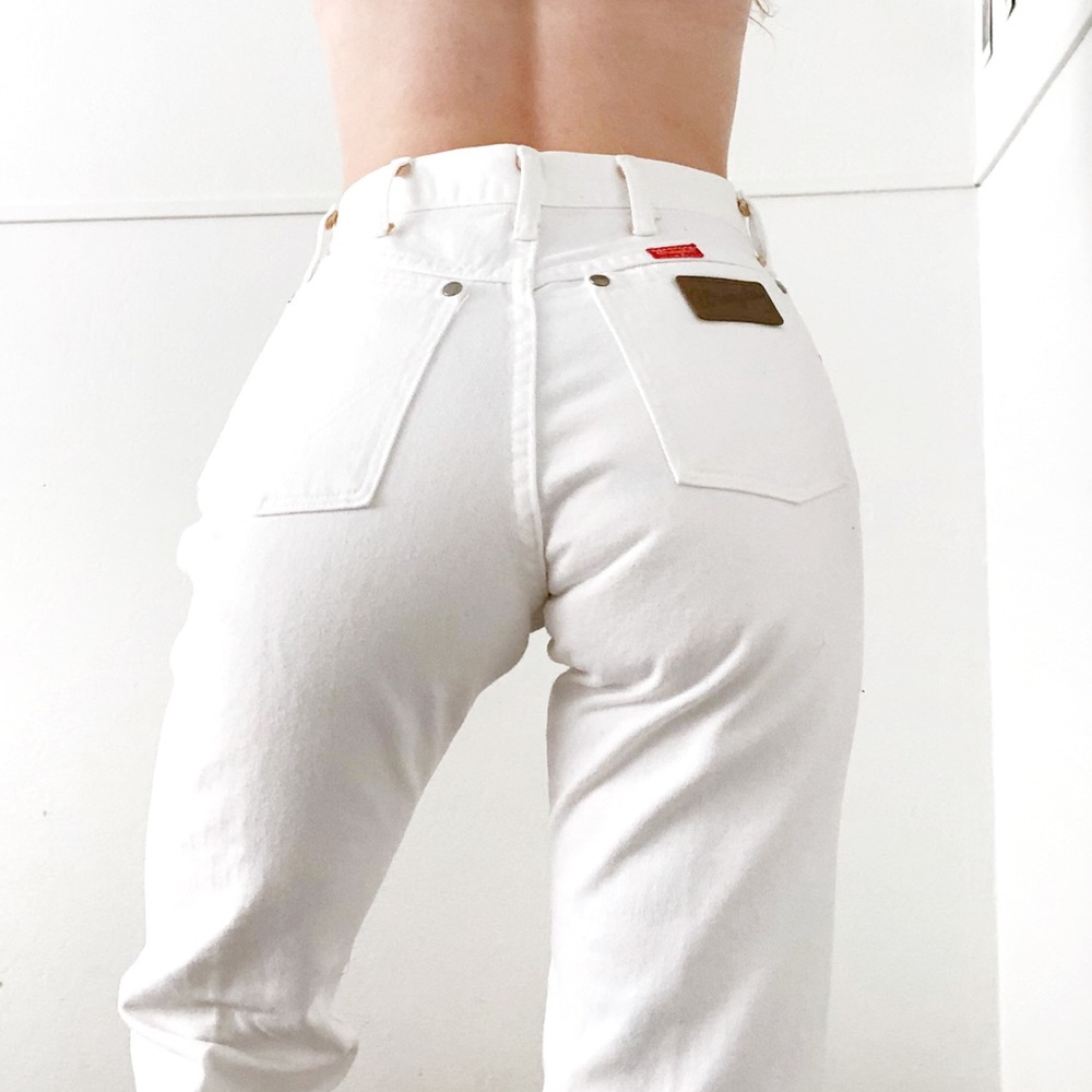 Wrangler • Vintage White High Rise Jeans - Picture 3 of 6